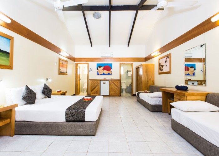 Plantation Island Resort - Accommodation - Poolside Rooms
